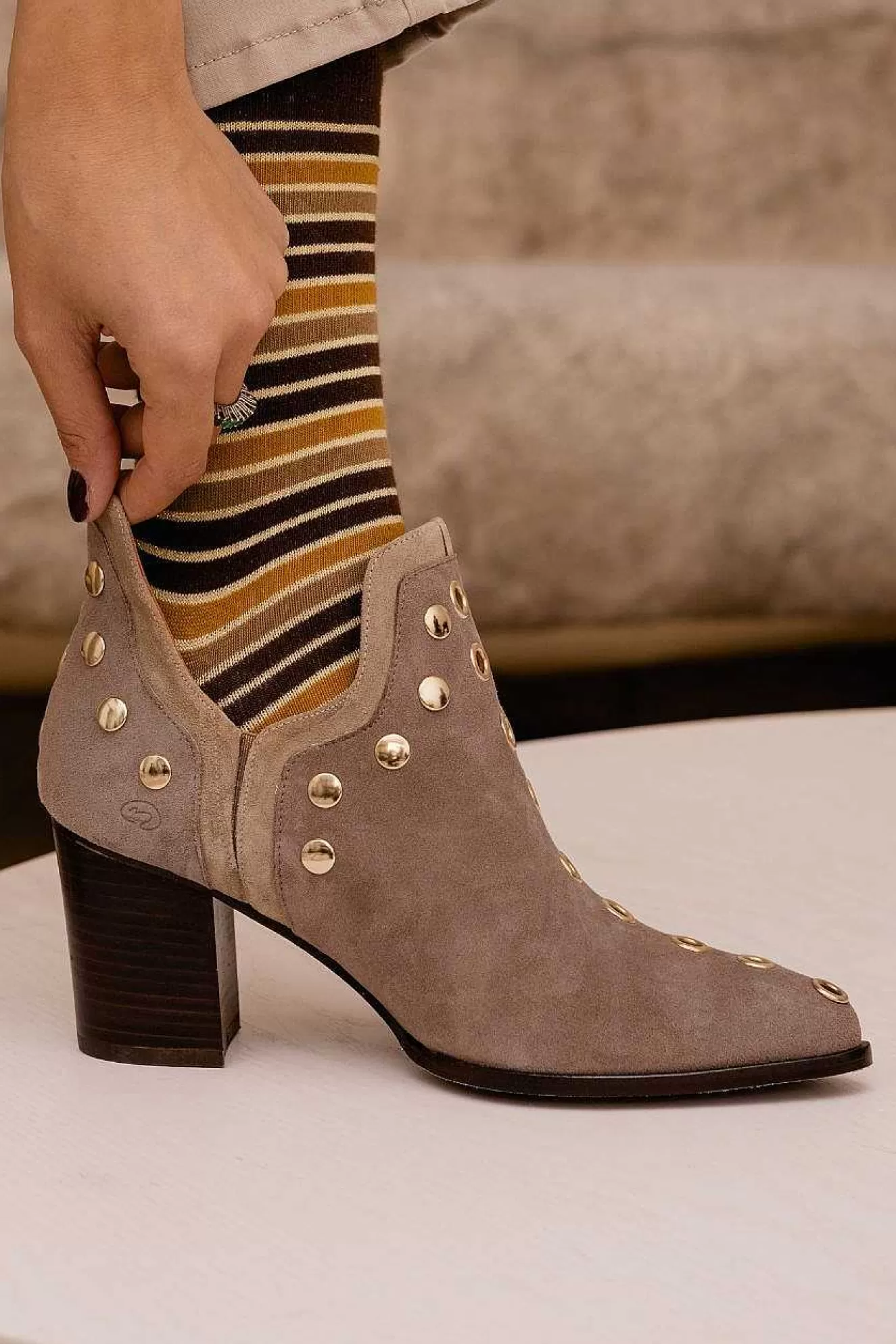 Mujer MICUIR Punky Boots Ante Beige Con Tacón Tachas Oro 7Cm